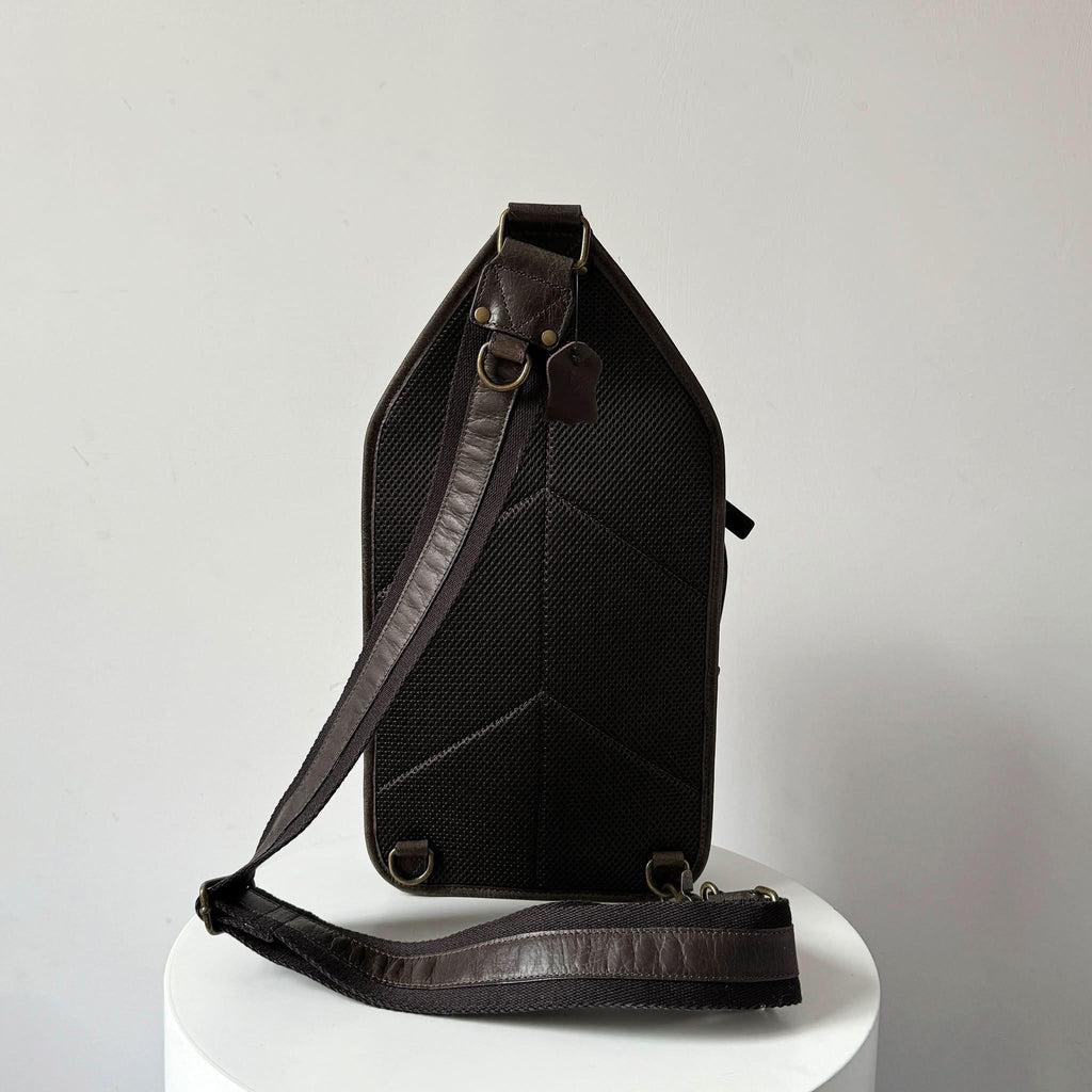 Full-Grain Crazy Horse Leather Sling Bag for Men – Rugged Travel Crossbody Bag