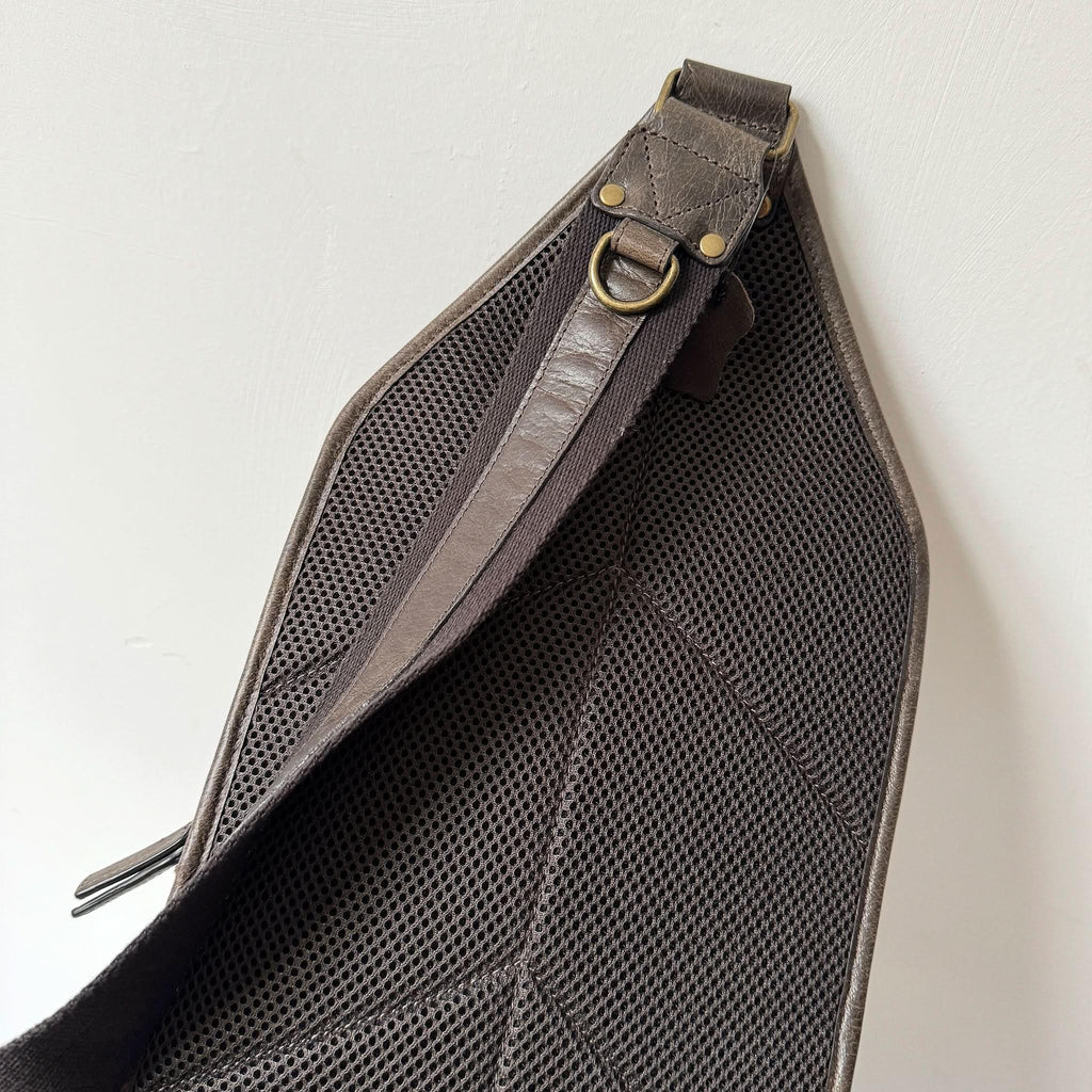 Full-Grain Crazy Horse Leather Sling Bag for Men – Rugged Travel Crossbody Bag