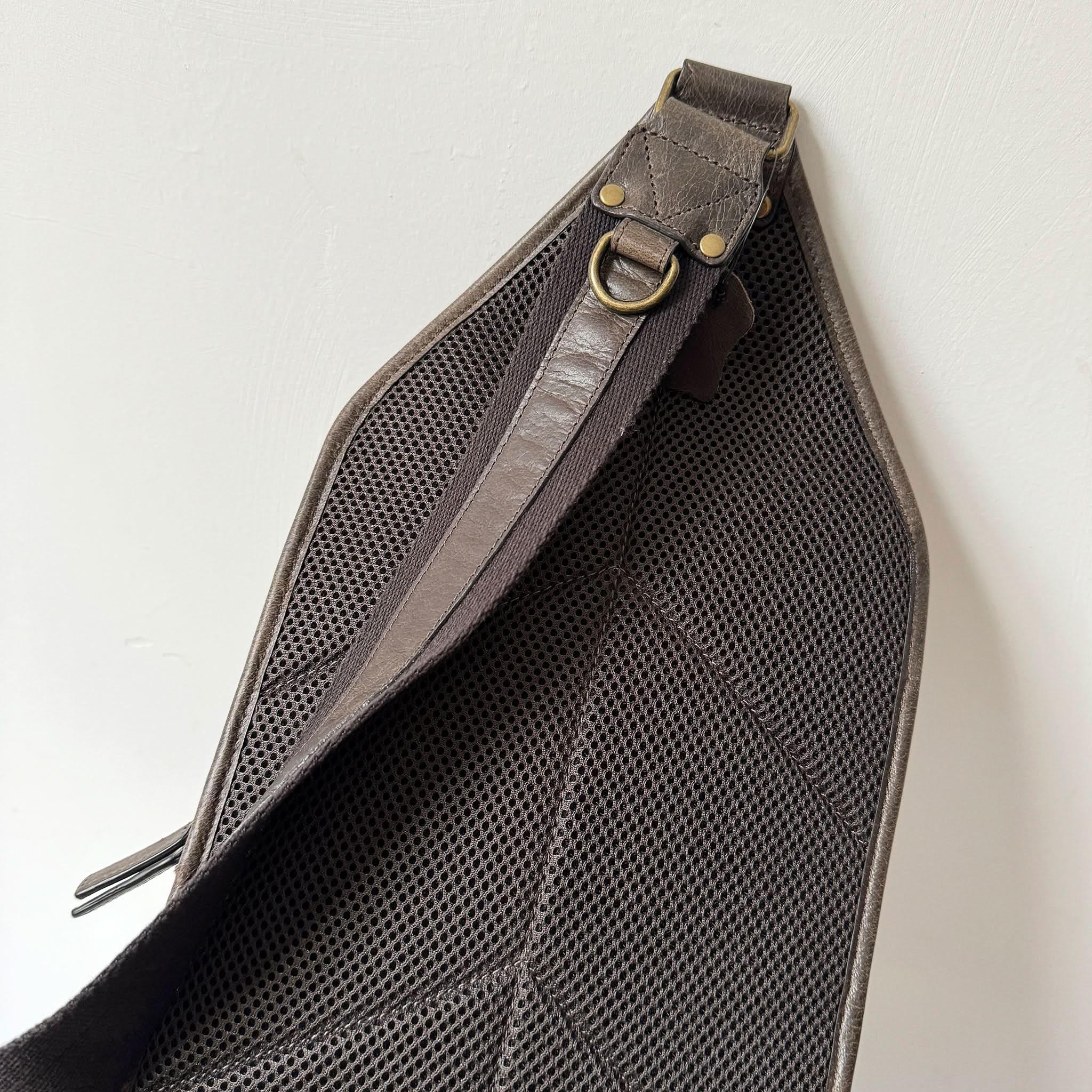 Full-Grain Crazy Horse Leather Sling Bag for Men – Rugged Travel Crossbody Bag