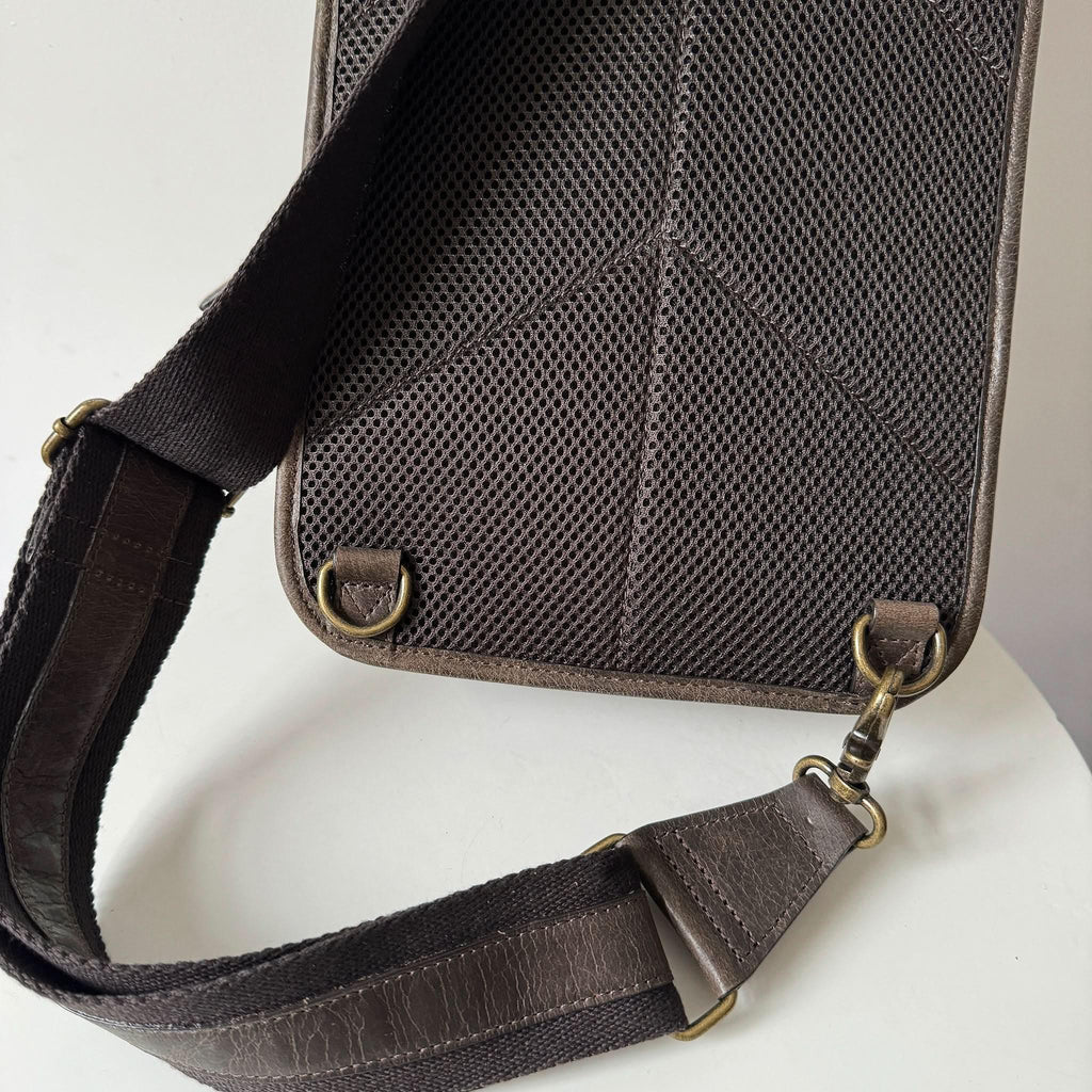 Full-Grain Crazy Horse Leather Sling Bag for Men – Rugged Travel Crossbody Bag